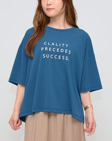 Praia<br>梨地素材 カラーロゴプリントTシャツ