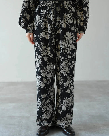 HERENCIA <br>Piping line floral print pants