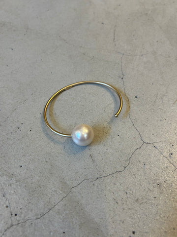 Sea'ds Mara <br> Pearl plain bangle