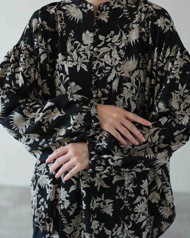 HERENCIA <br> Covered button floral print blouse
