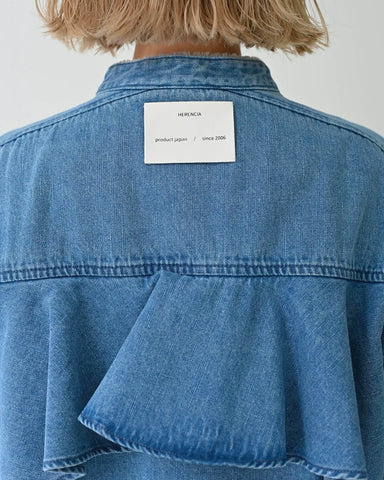 HERENCIA <br> Back frill denim blouse