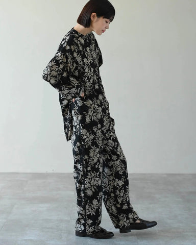 HERENCIA <br> Covered button floral print blouse