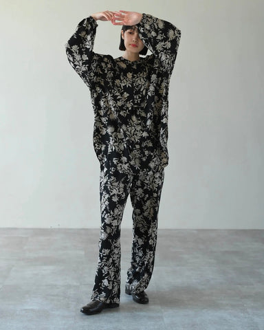 HERENCIA <br> Covered button floral print blouse
