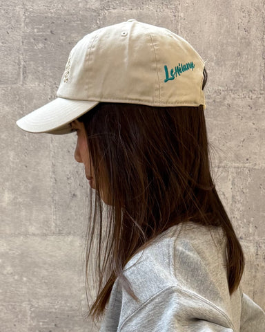 LE MELANGE <br>ロゴ刺繍キャップ