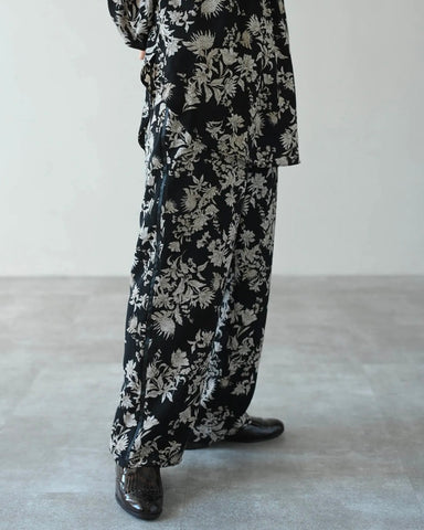 HERENCIA <br>Piping line floral print pants