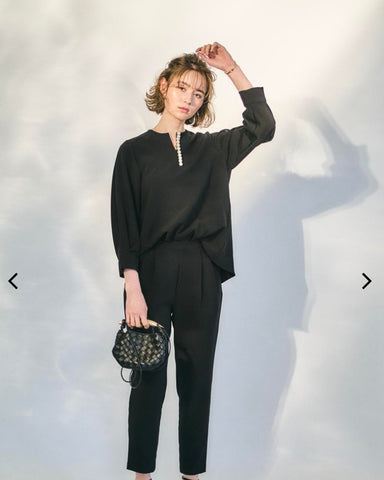 anana<br> パールキーネックブラウス