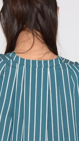 Praia<br> バックプリーツストライプブラウス