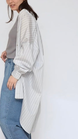 Praia<br> バックプリーツストライプブラウス