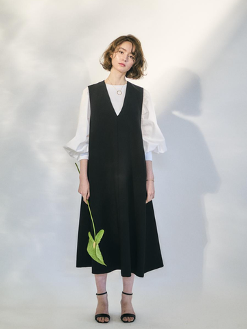 anana<br>Vネックスリーブフレアワンピース