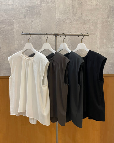 DONEEYU<br> ノルディスギャザーネックフレンチスリーブブラウス