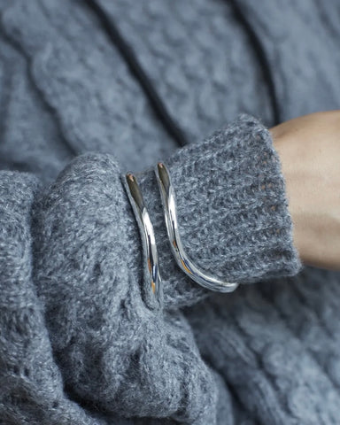 Nothing And Others<br>Double line bangle