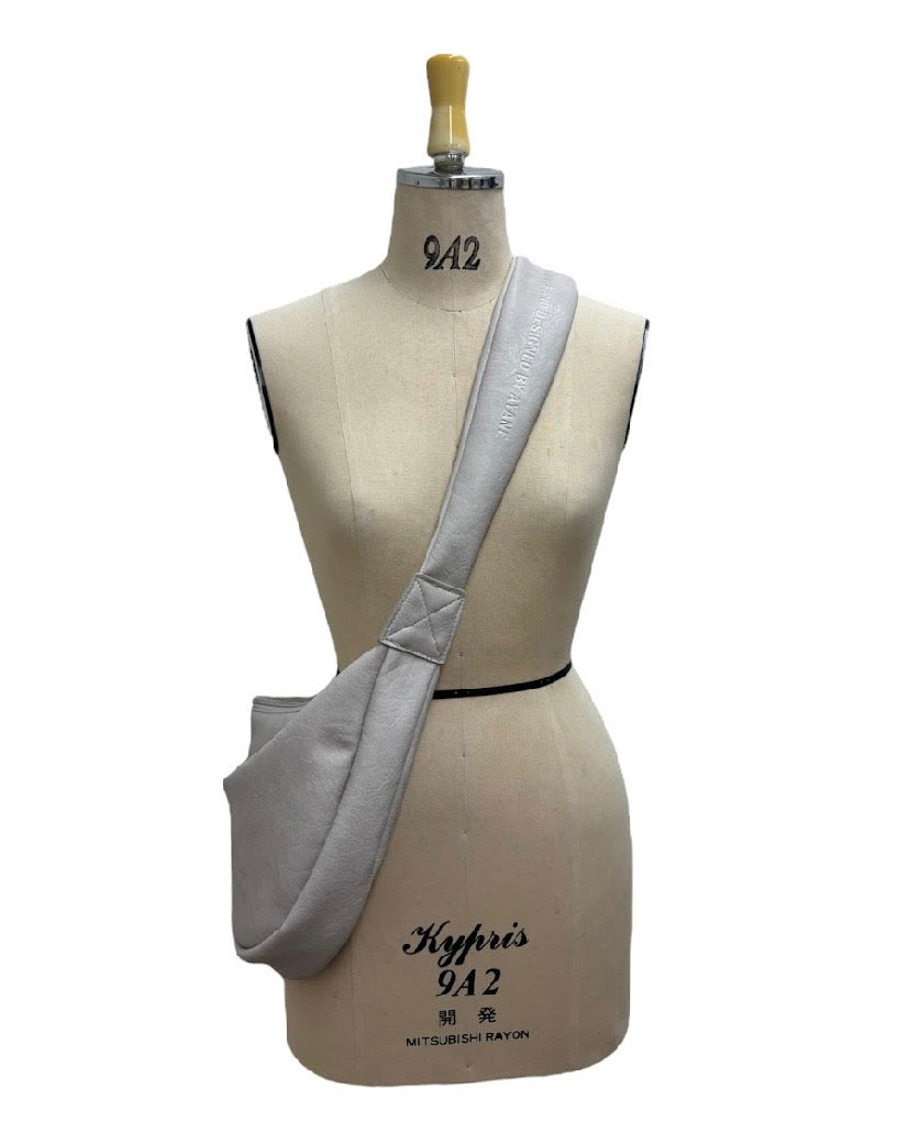 ayane予約<br>エコレザーボディバック