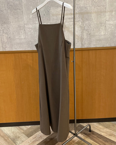 mink chair <br>バックフリルキャミワンピース