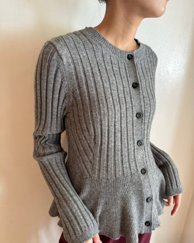 cafune<br>ぺプラムニットカーディガン