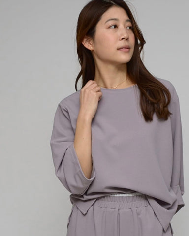 Praia<br> 梨地ストレッチ・スリーブタックブラウス