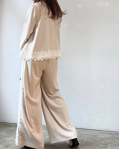 anana<br>レーストリムフレアブラウス