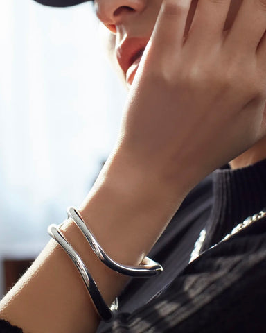 Nothing And Others<br>Double line bangle