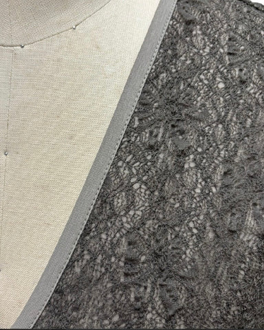 ayane予約<br> ポンチ素材チュニック丈フレアベスト