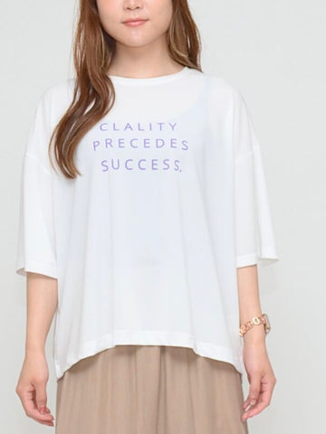 Praia<br>梨地素材 カラーロゴプリントTシャツ