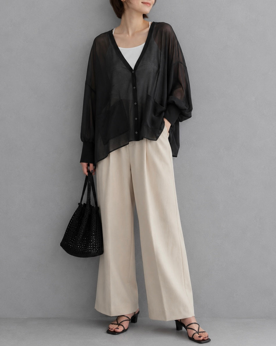 mink chair<br>シアーポケットＶネックブラウス