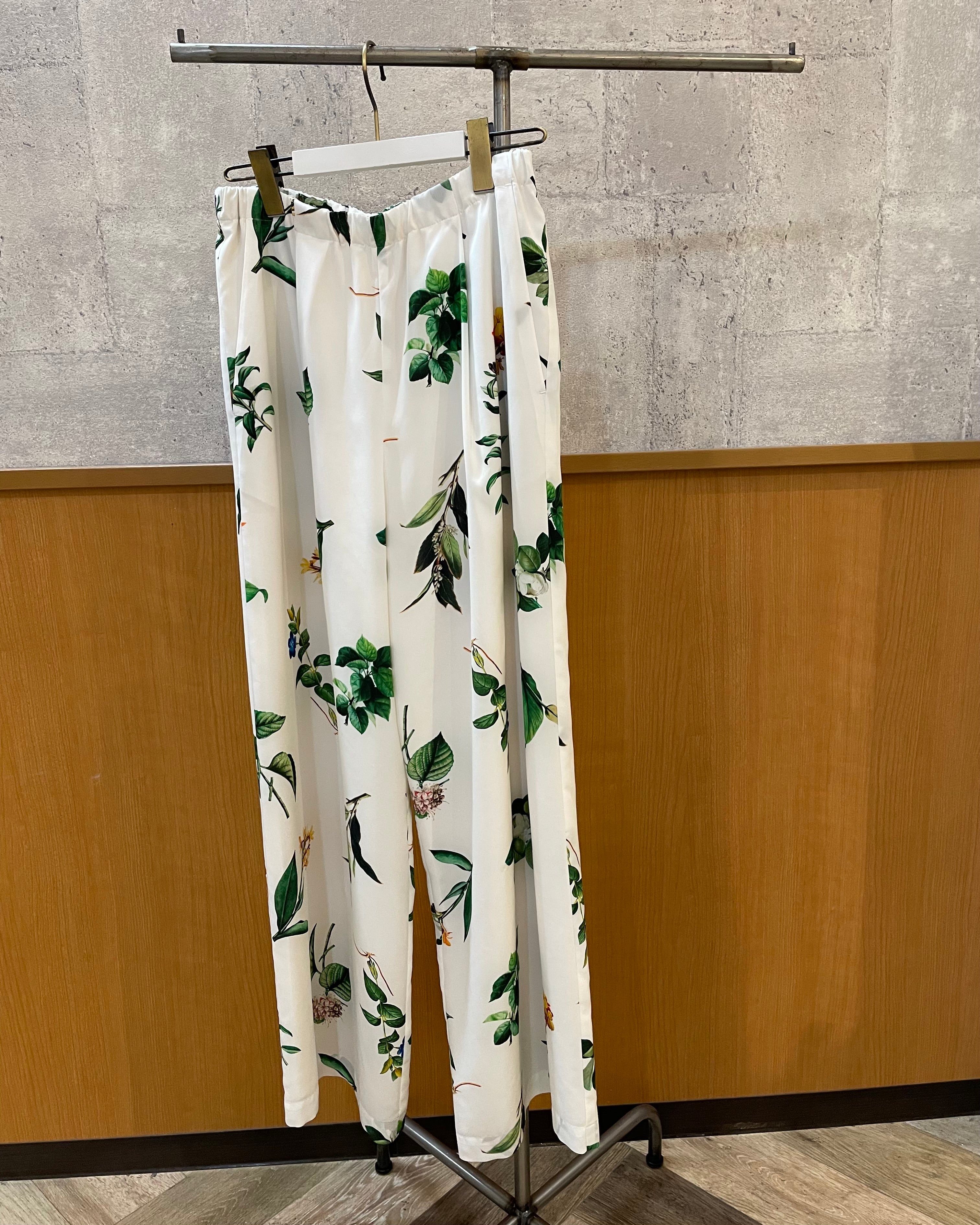 PASSIONE 1月15日ライブ <br>ボタニカル柄ワイドパンツ