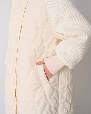 Herencia<br> High neck quilted knit coat