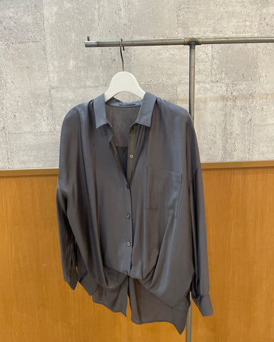BLUE FRONCE <br>バックスリット折り返しトロみシャツ