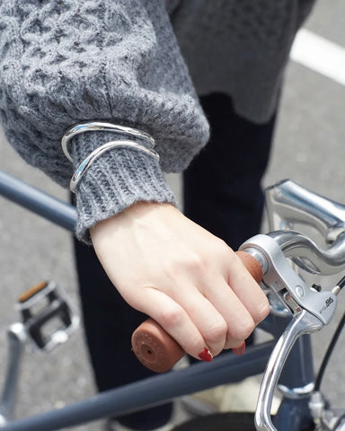 Nothing And Others<br>Double line bangle