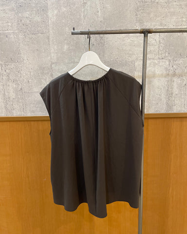 DONEEYU<br> ノルディスギャザーネックフレンチスリーブブラウス