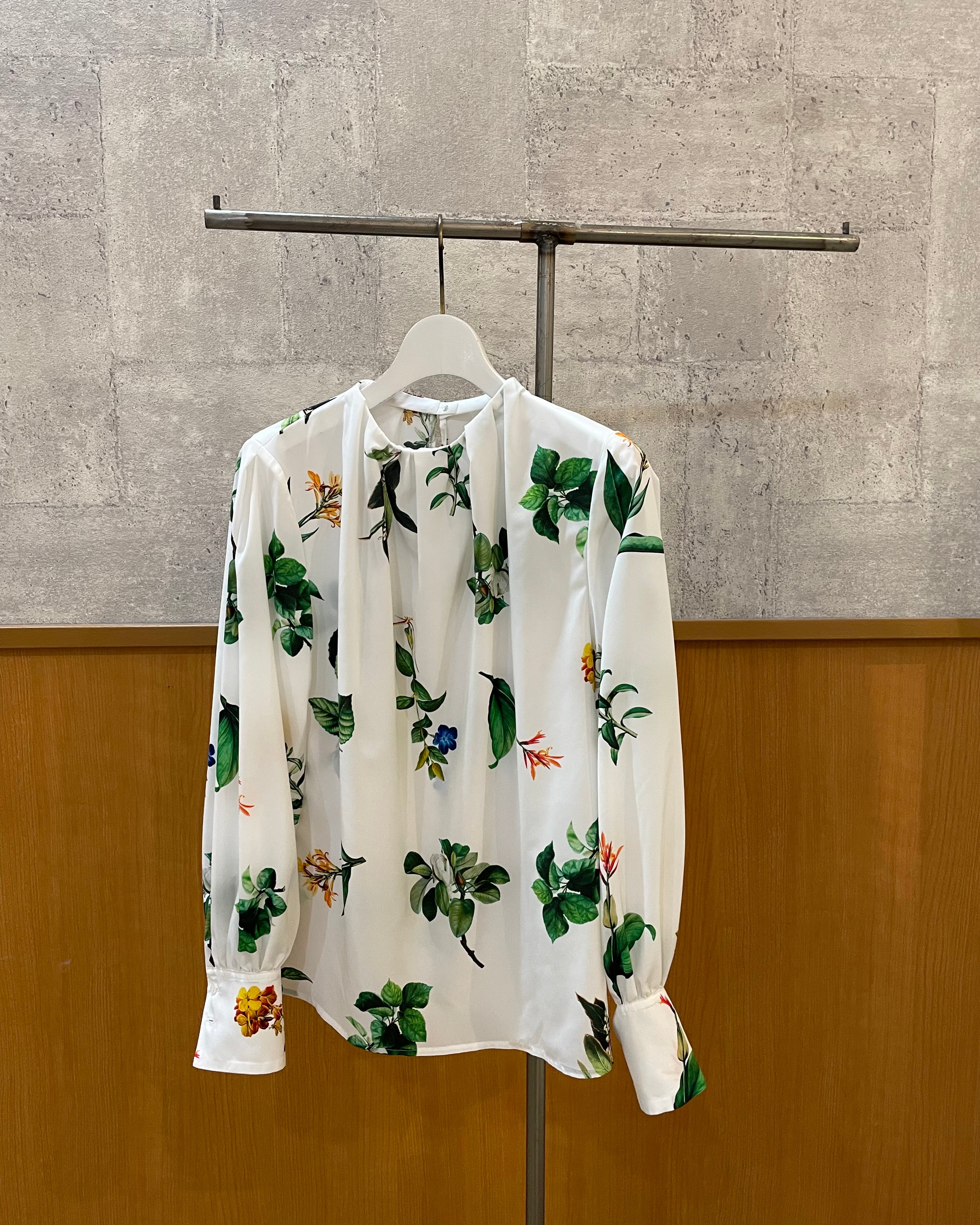 PASSIONE 1月15日ライブ <br>ボタニカル柄ブラウス