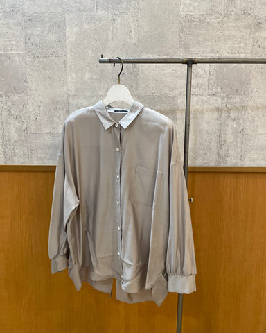 BLUE FRONCE <br>バックスリット折り返しトロみシャツ
