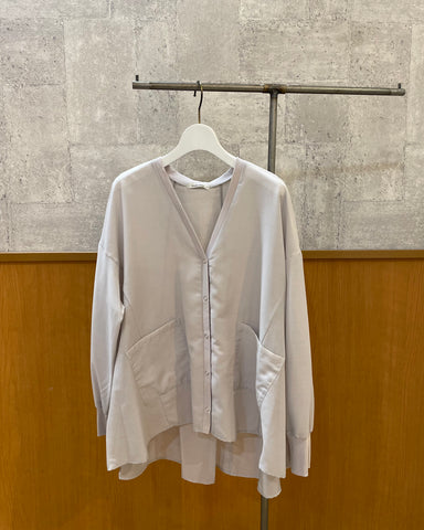 mink chair<br>シアーポケットＶネックブラウス