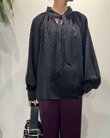 cafune<br>ドット刺繍ボウタイブラウス