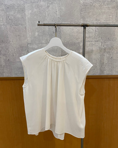 DONEEYU<br> ノルディスギャザーネックフレンチスリーブブラウス