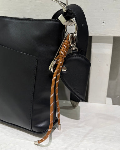 Story．<br> LEATHER ROUND HANDBAG