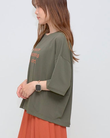 Praia<br>梨地素材 カラーロゴプリントTシャツ
