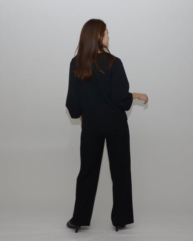 Praia<br> 梨地ストレッチ・スリーブタックブラウス