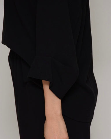 Praia<br> 梨地ストレッチ・スリーブタックブラウス