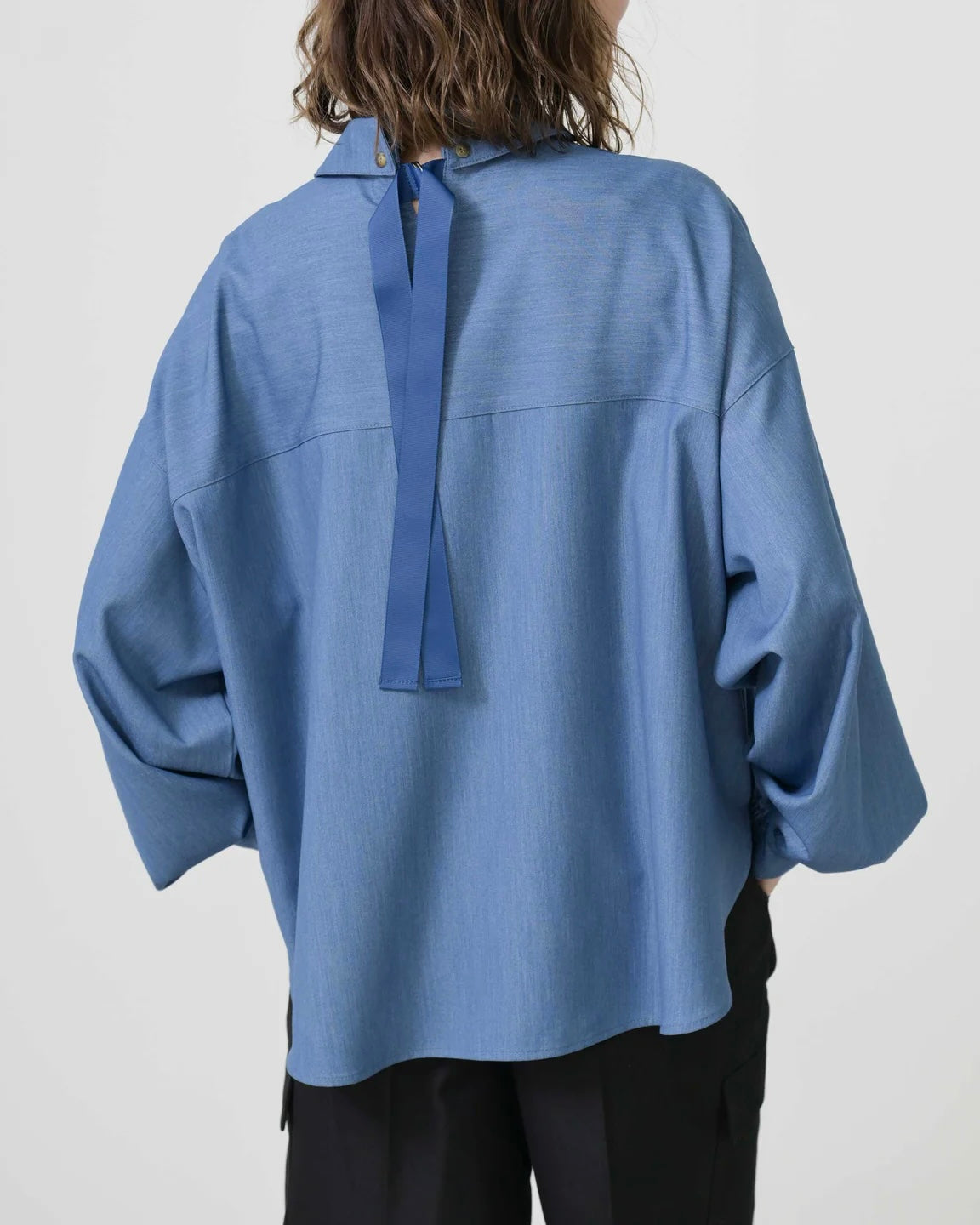 Herencia<br>Denim-like Back Ribbon Blouse