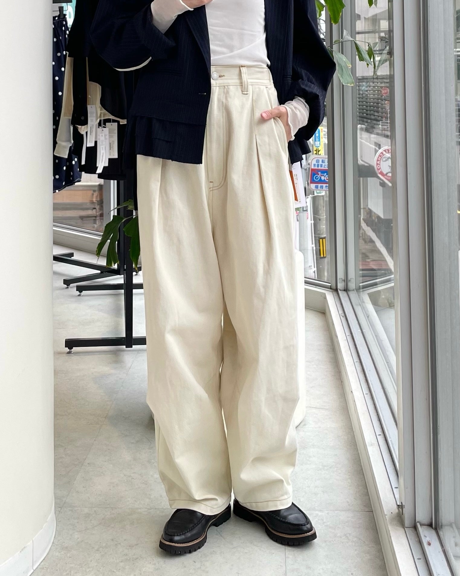 USU<br>コクーンワンタックデニム&チノパンツ