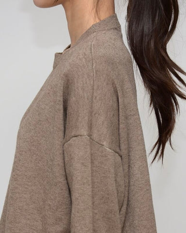 Praia<br> 着回し抜群ラウンドネックトップス