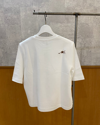 Praia<br>ワッペン付きショート丈Tシャツ
