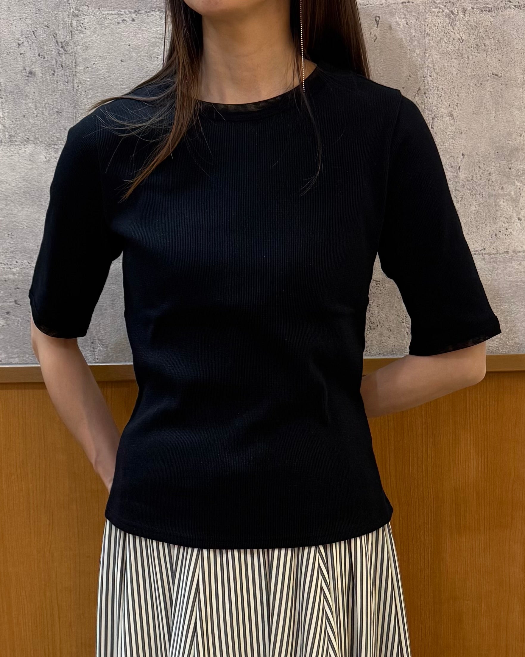 mink chair <br>ラメリブTシャツ