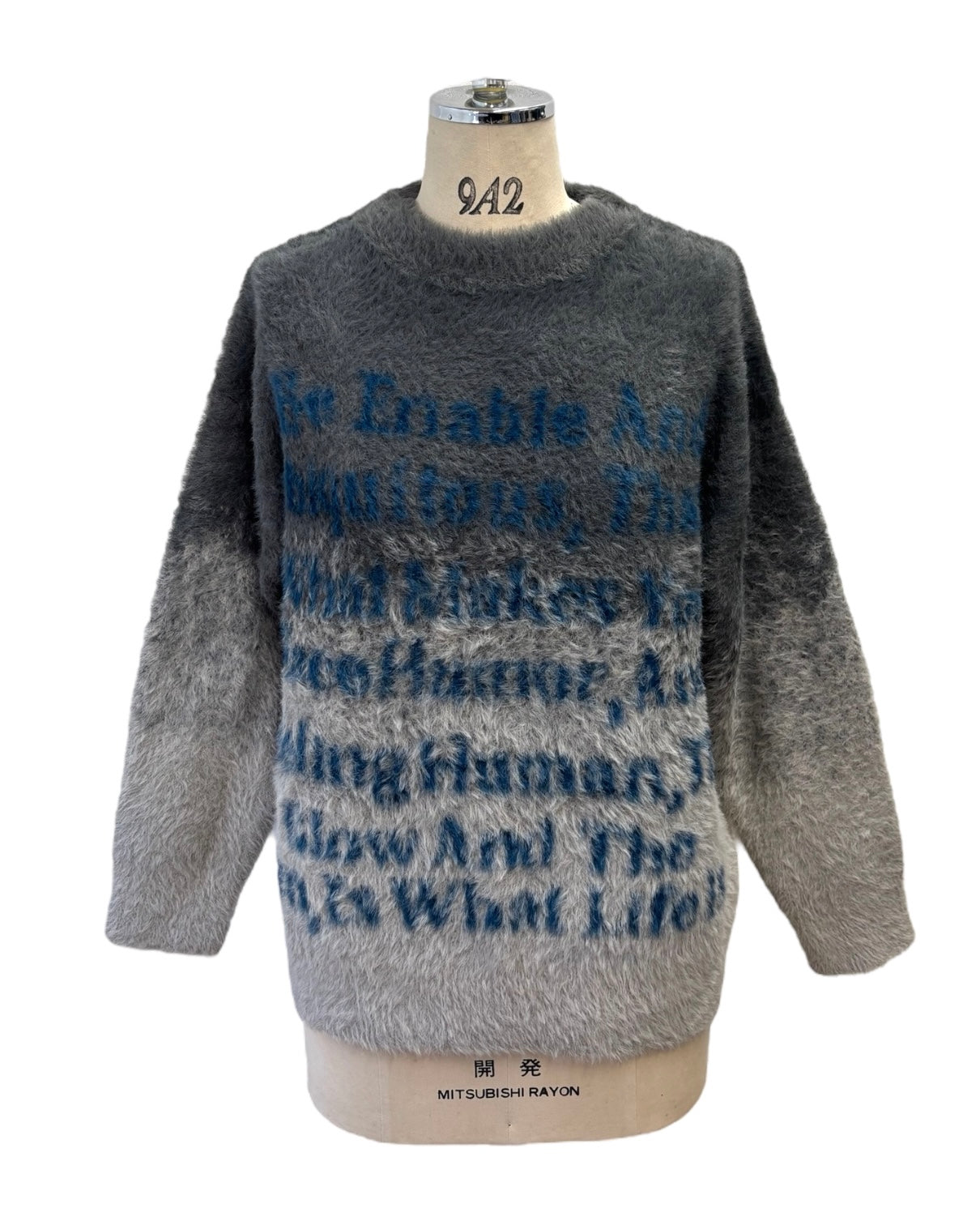 ayane<br> グラデーションロゴニット