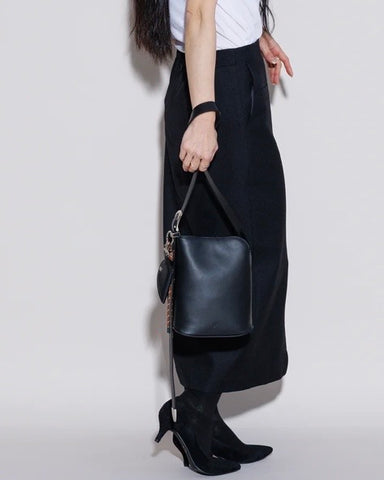 Story．<br> LEATHER ROUND HANDBAG