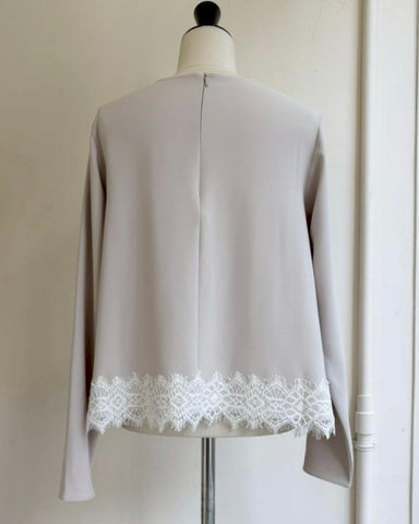 anana<br>レーストリムフレアブラウス