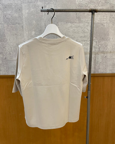 Praia<br>ワッペン付きショート丈Tシャツ
