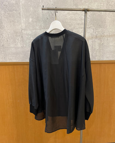 mink chair<br>シアーポケットＶネックブラウス
