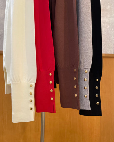 8月30ライブ PASSIONE<br>リブ袖ゴールドボタンニット