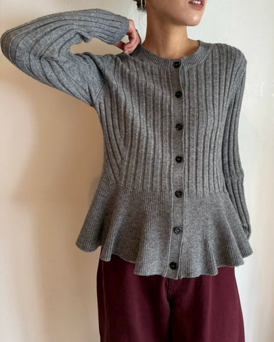 cafune<br>ぺプラムニットカーディガン